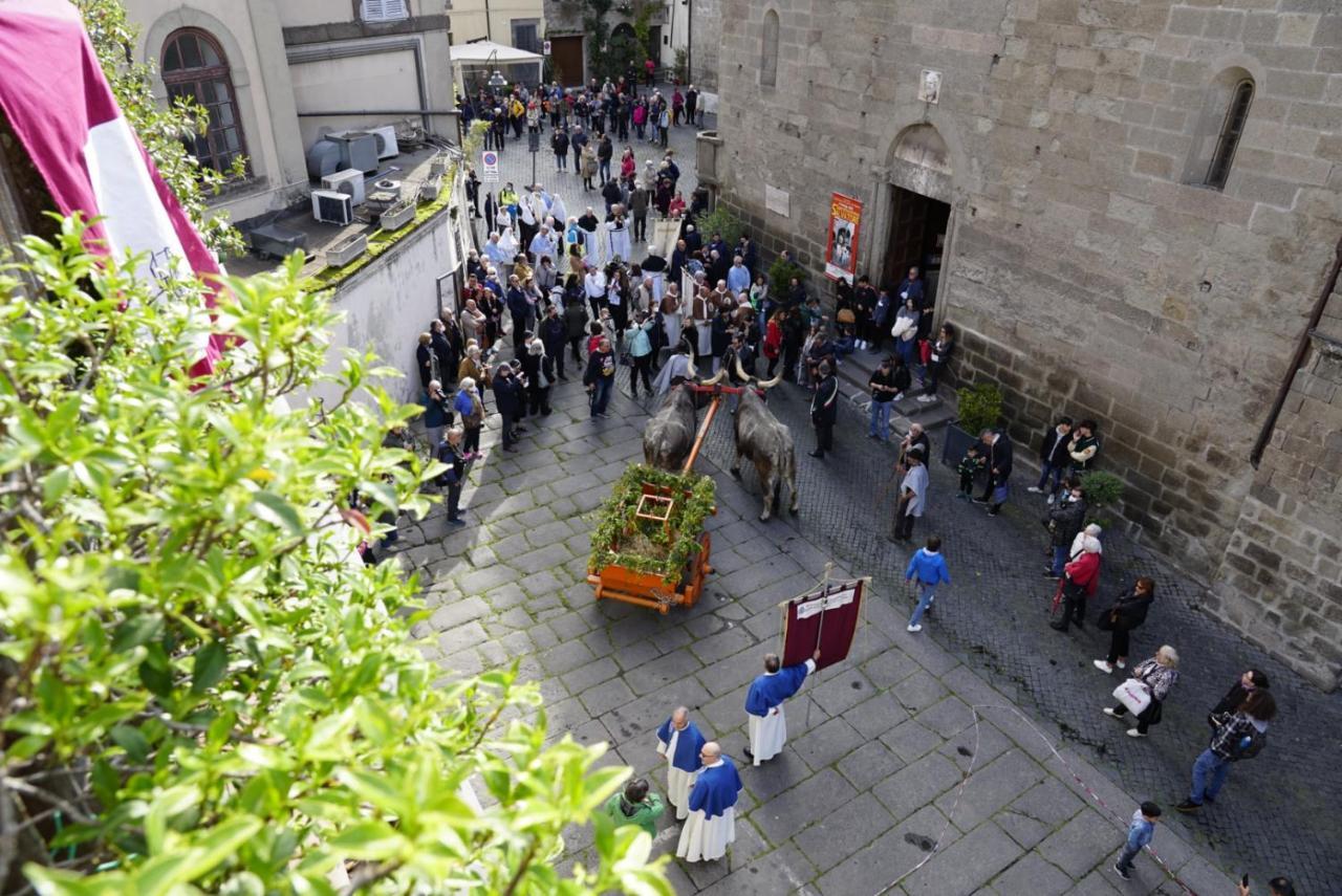Appartamento Piazza Santa Maria Nuova Viterbo Bagian luar foto